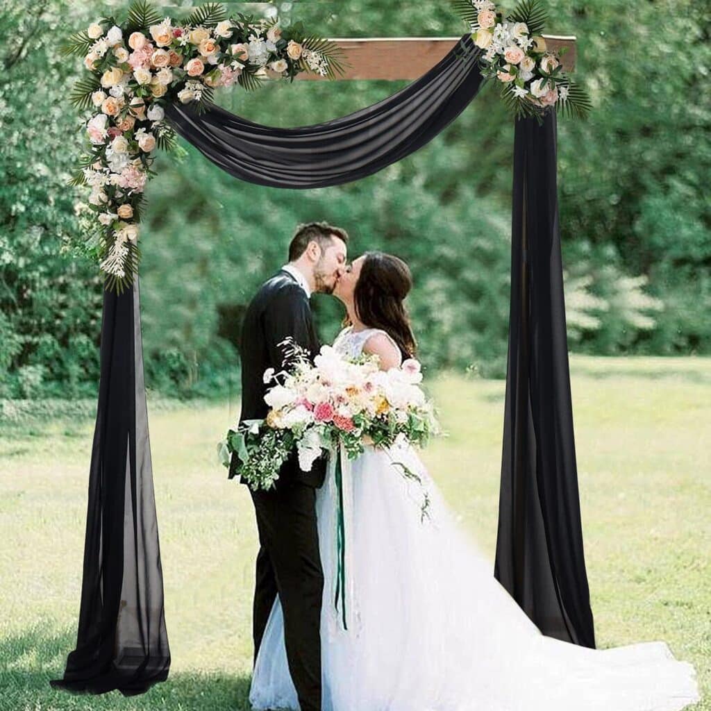 Adorn Your Black and White Wedding with Architectural Creativity