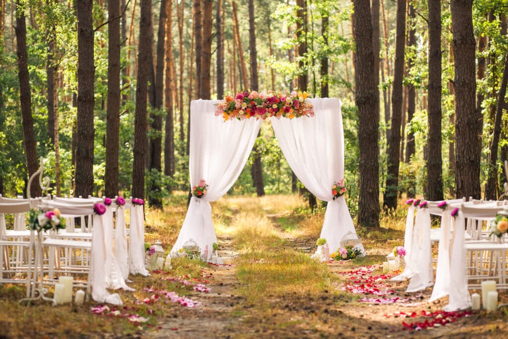 Forest Wedding Ideas for Dreamy Wedding