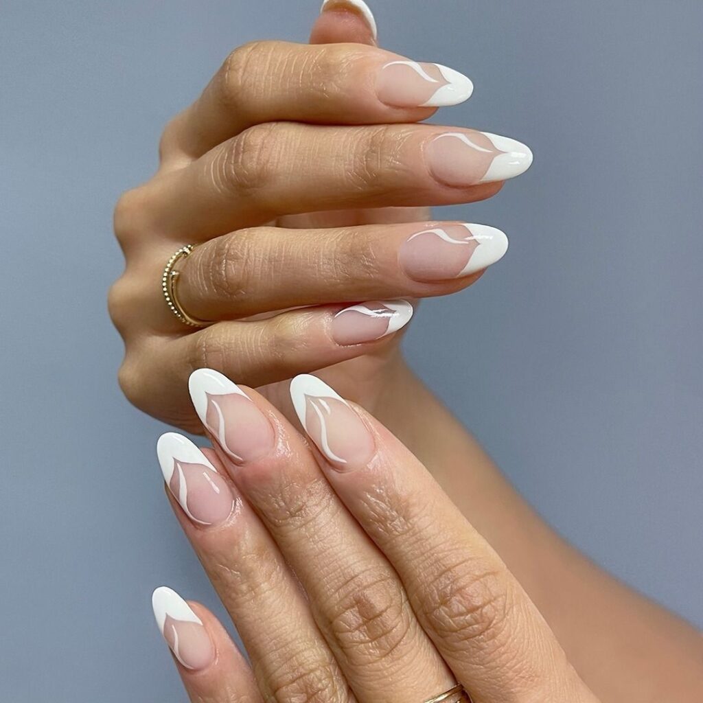 Curtain Tips: Perfectly Shaped Wedding Nails