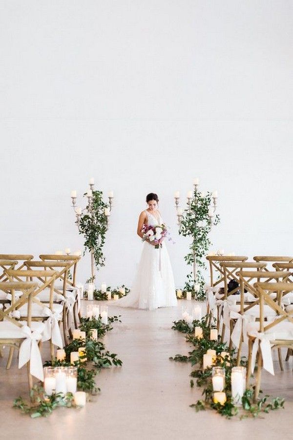 minimalist green decor for the aisle with goldenc hairs and bride standing