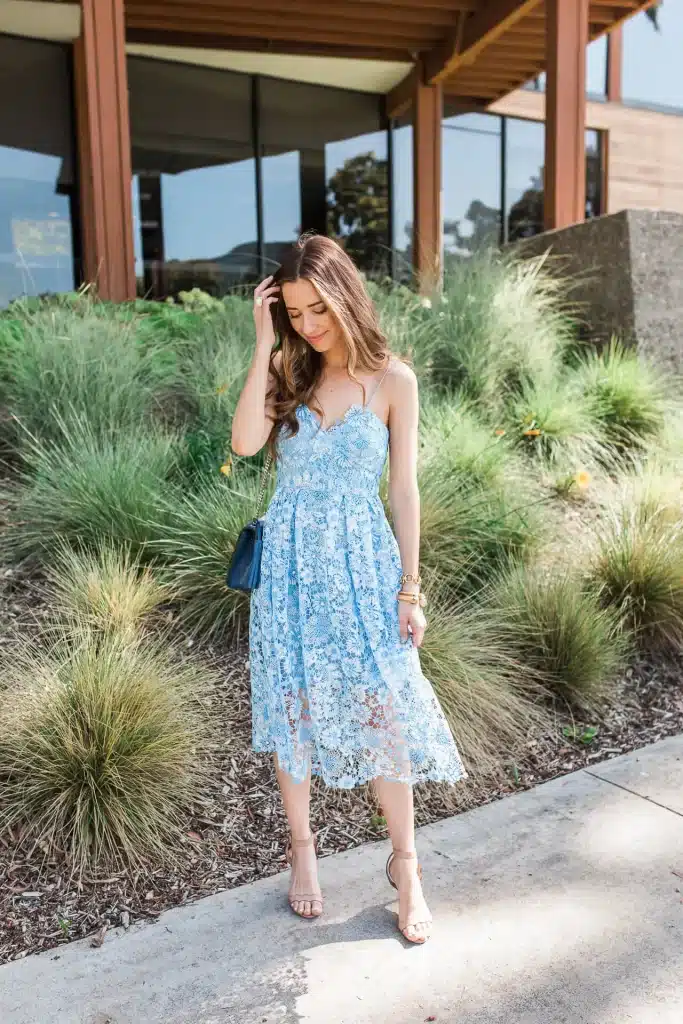 a women wearing the blue color floral top